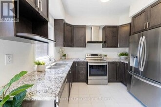 4 Bilanski Farm Rd in Brantford, ON - Building Photo - Building Photo