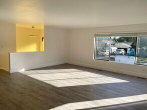 9717 224th St SW, Unit A in Edmonds, WA - Building Photo - Building Photo