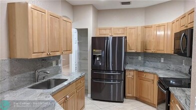 685 Conservation Dr in Weston, FL - Foto de edificio - Building Photo
