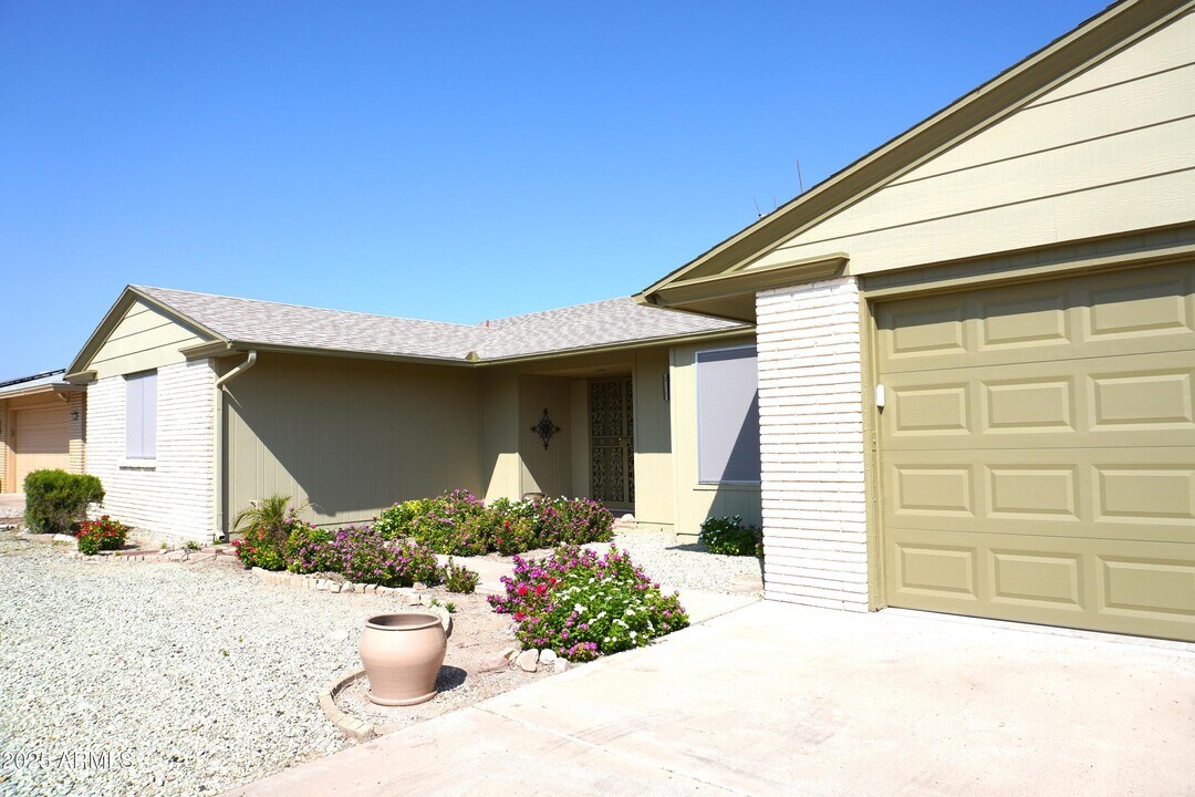 16425 N Desert Holly Dr in Sun City, AZ - Building Photo