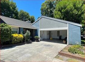 11 Palamedes in Irvine, CA - Building Photo