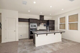 555 N Cattail Ct in Fresno, CA - Building Photo - Building Photo