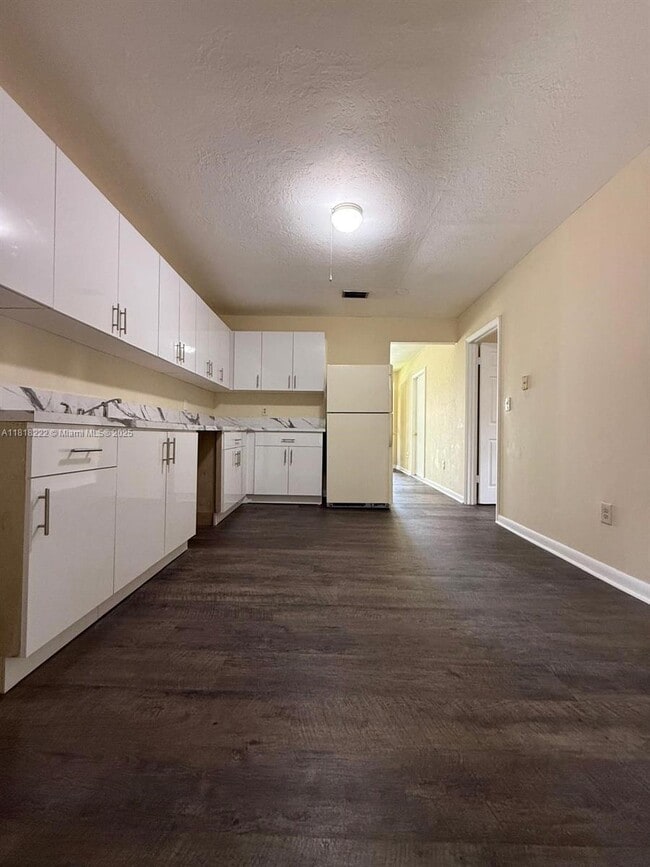 1902 SW 97th Ave in Miramar, FL - Building Photo - Building Photo