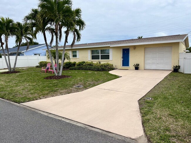 2120 Plumosa Way in Indialantic, FL - Building Photo - Building Photo