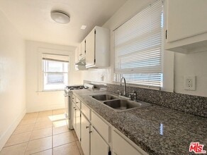 419 N Virginia Ct in Long Beach, CA - Foto de edificio - Building Photo