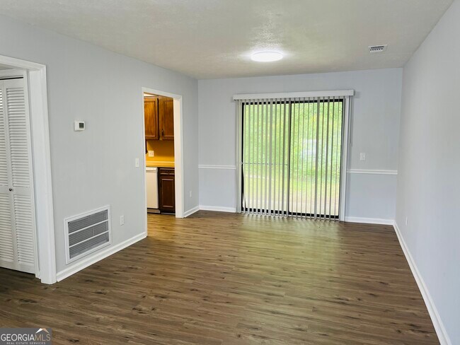 108 Peachtree Ct, Unit UNIT A in Lagrange, GA - Building Photo - Building Photo