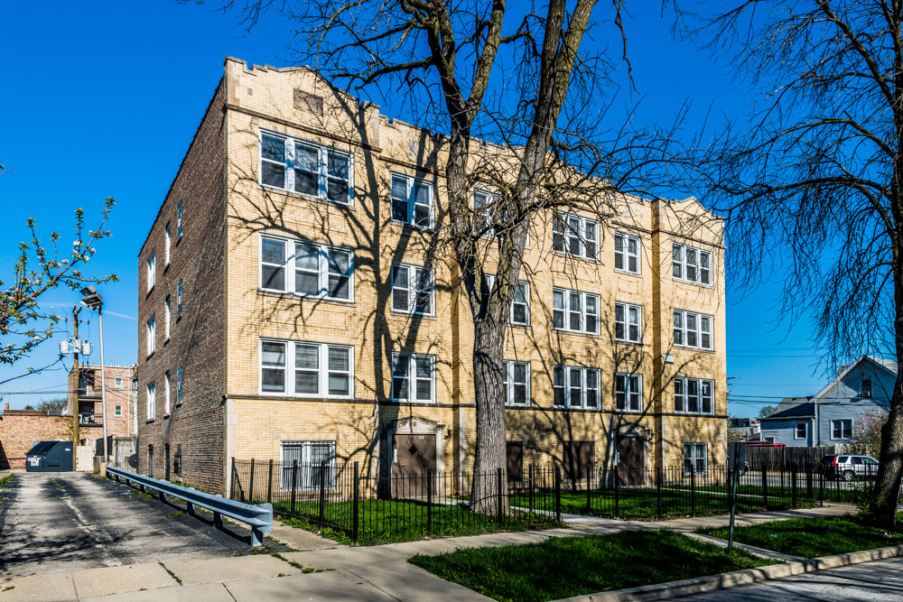 404 School St in Maywood, IL - Foto de edificio