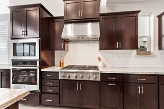 1824 Estrada Dr in Woodland, CA - Building Photo - Building Photo