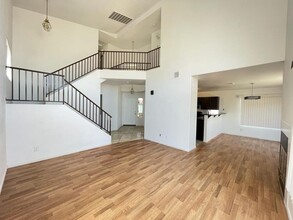 5730 Coleridge Way in Las Vegas, NV - Building Photo - Building Photo