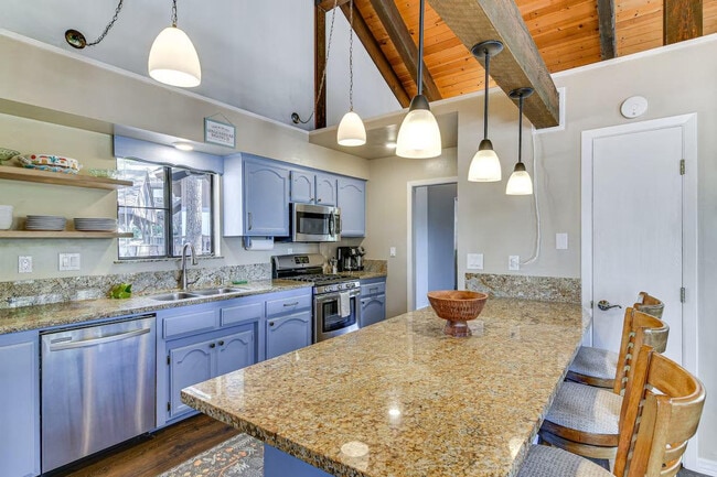 1286 Timber Ln in South Lake Tahoe, CA - Building Photo - Building Photo