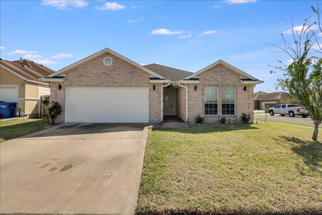 3101 Alta Gigonella St in Corpus Christi, TX - Building Photo