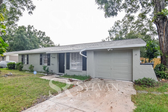 3706 Meadowbreeze Dr in Tampa, FL - Building Photo - Building Photo