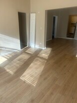 956 E 76th St in Chicago, IL - Building Photo