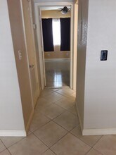 2881 NE 32nd St, Unit 118 in Fort Lauderdale, FL - Foto de edificio - Building Photo