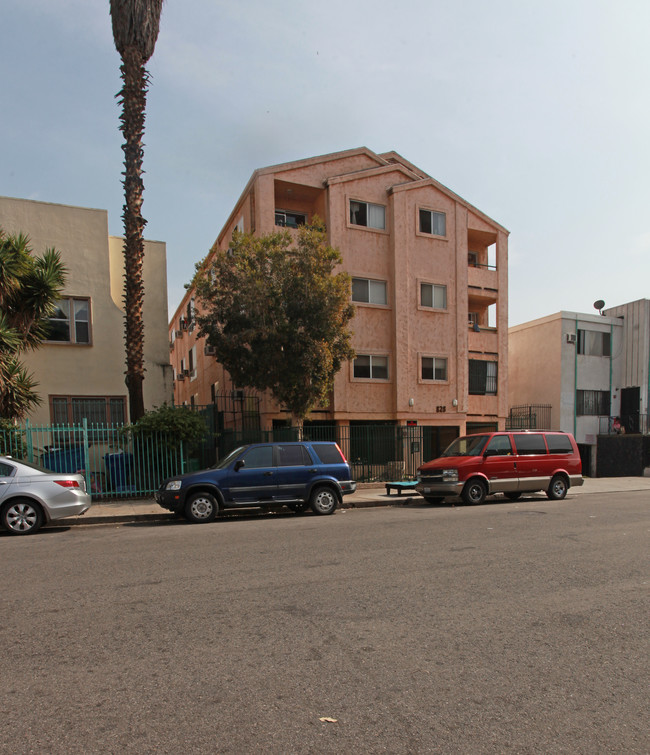 828 S Carondelet St in Los Angeles, CA - Building Photo - Building Photo