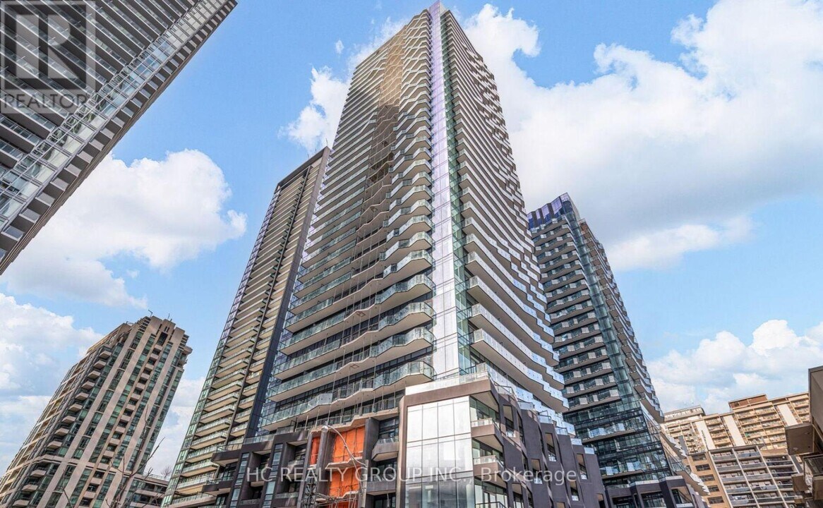 120 Broadway Ave in Toronto, ON - Building Photo