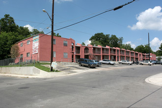 208 Victor St in San Antonio, TX - Foto de edificio - Building Photo