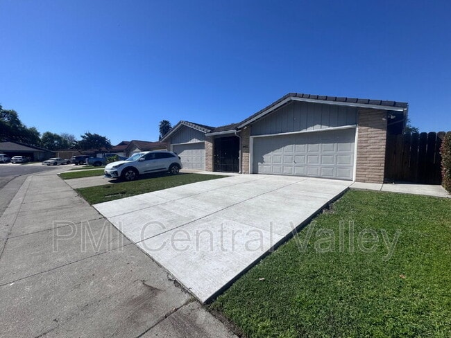 1442 Briarwood Way in Stockton, CA - Building Photo - Building Photo