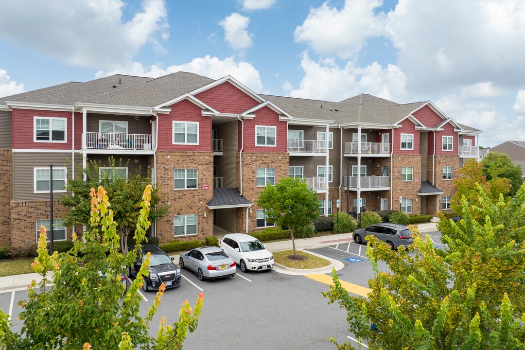 Valor Apartment Homes in Fredericksburg, VA - Building Photo