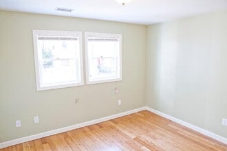 23 Evergreen St, Unit 1 in Boston, MA - Foto de edificio - Building Photo