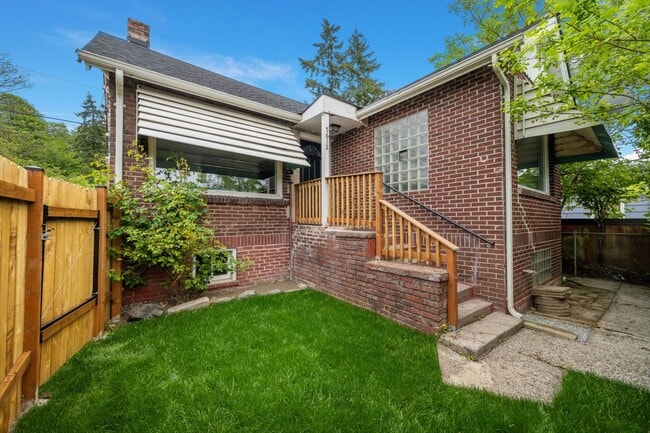 property at 5612 Delridge Wy SW