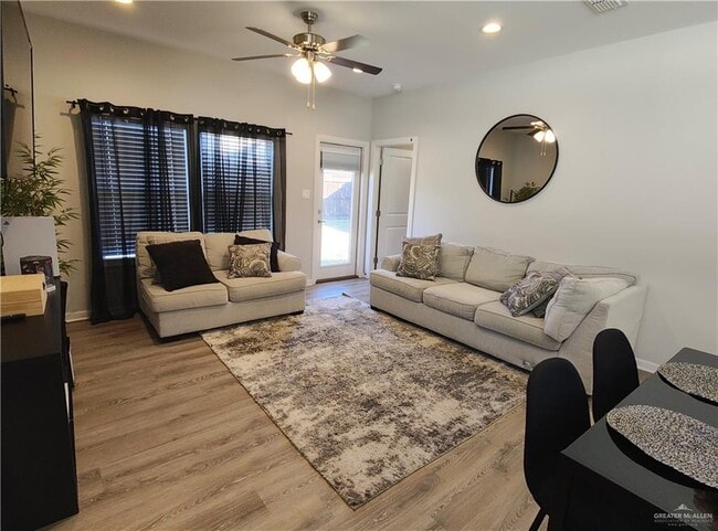 11 N Soñador Dr in Edinburg, TX - Building Photo - Building Photo