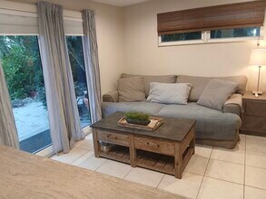 2200 NE 19th Ave, Unit Wilton Manors Suite in Wilton Manors, FL - Building Photo - Building Photo