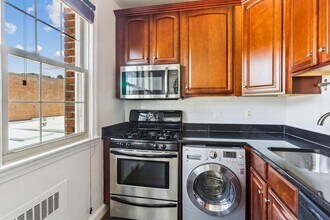 3028 Wisconsin Ave NW in Washington, DC - Foto de edificio - Building Photo