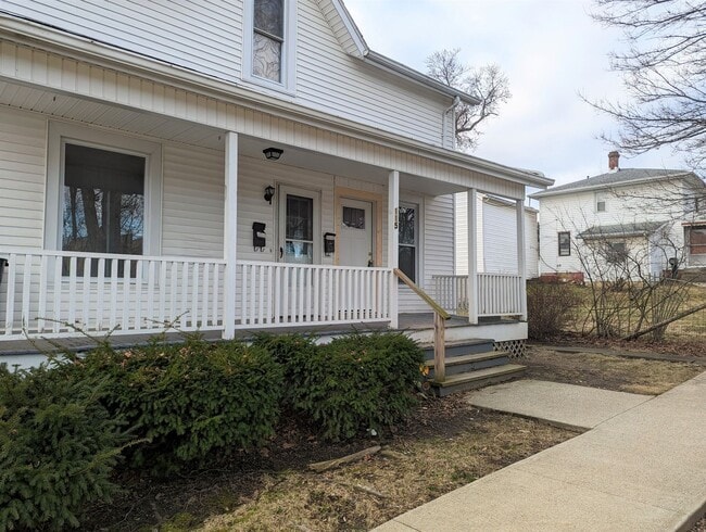 115-115 1/2 Banning Ave