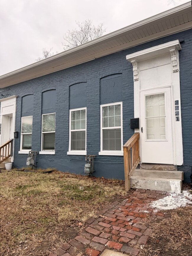 property at 2221 W Madison St