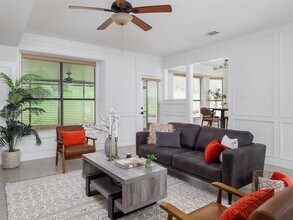 9305 Rolling Oaks Trail in Austin, TX - Building Photo - Building Photo