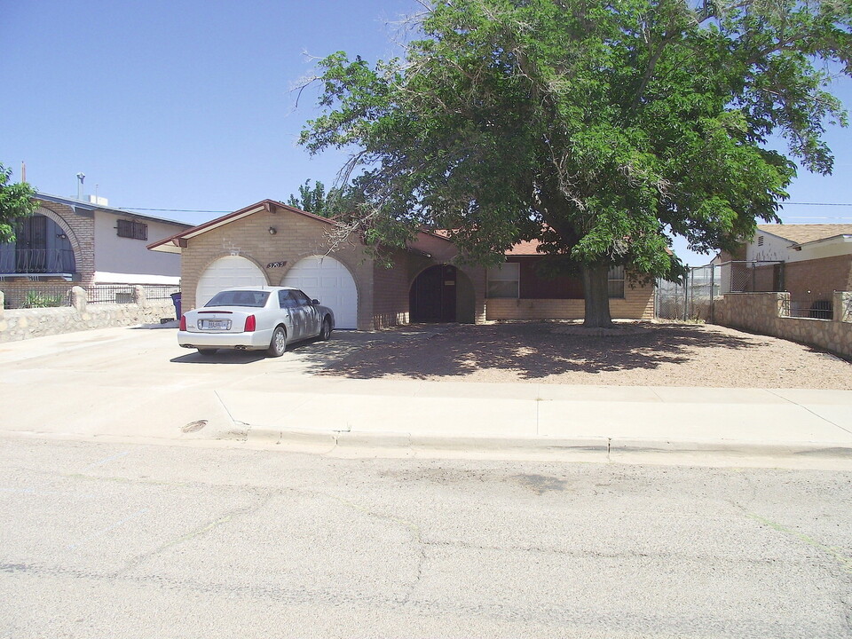 5705 Creston Ave in El Paso, TX - Building Photo