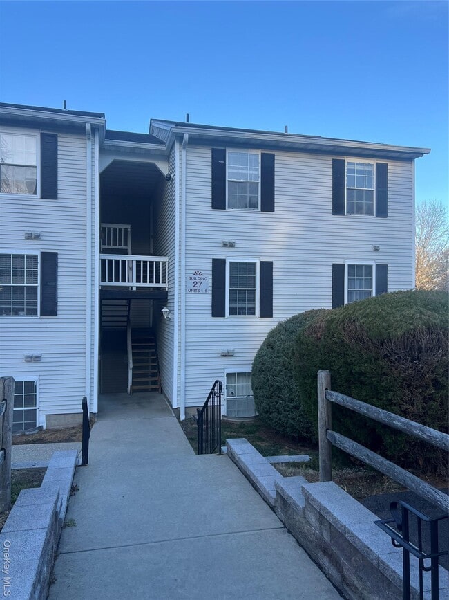 property at 27 Lexington Hills Rd