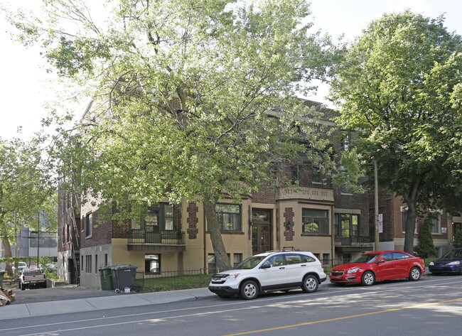 3189 Édouard-Montpetit in Montréal, QC - Building Photo - Primary Photo