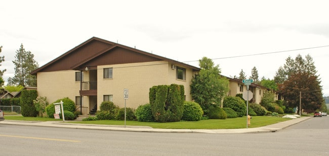 Adams Court Apartments