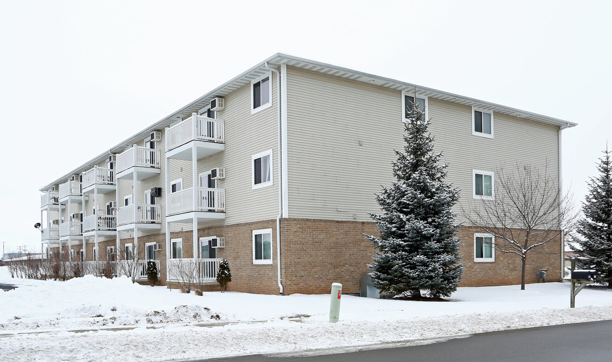 Golden Valley in Little Chute, WI - Building Photo