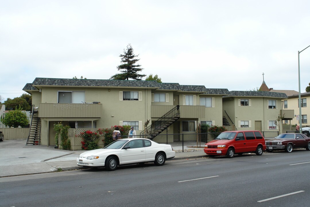 5125 Martin Luther King Jr Way in Emeryville, CA - Foto de edificio