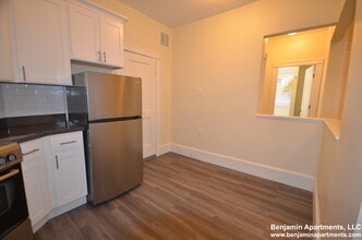 1575 Beacon St, Unit 3 in Brookline, MA - Foto de edificio - Building Photo