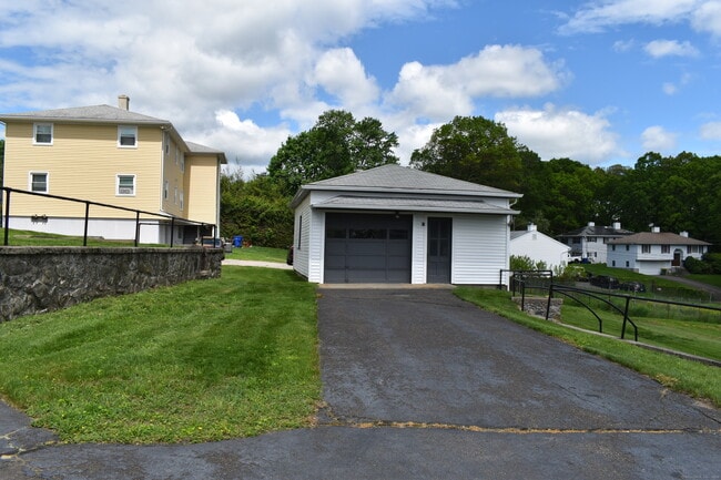158 Martone St in Waterbury, CT - Building Photo - Building Photo