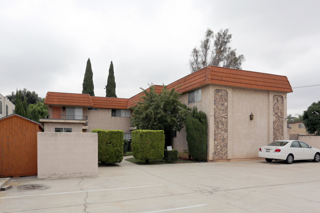 475 S Mollison Ave in El Cajon, CA - Building Photo