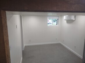 1627 N Farragut St, Unit Apt B. in Portland, OR - Building Photo - Building Photo