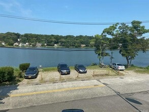 51 Centershore Rd in Centerport, NY - Building Photo - Building Photo