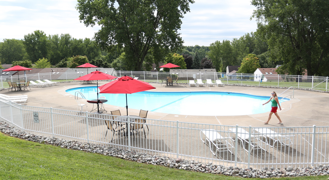 Willow Pond Apartments & Townhouses in Penfield, NY - Building Photo