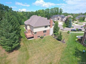 26131 Sunbury Ct in Novi, MI - Building Photo - Building Photo
