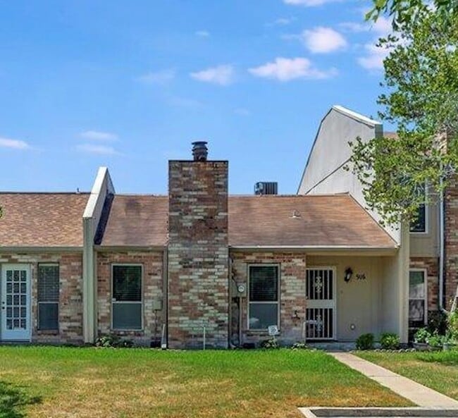 916 Trailwood Blvd