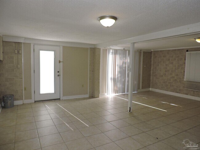 1414 E Jordan St in Pensacola, FL - Building Photo - Building Photo