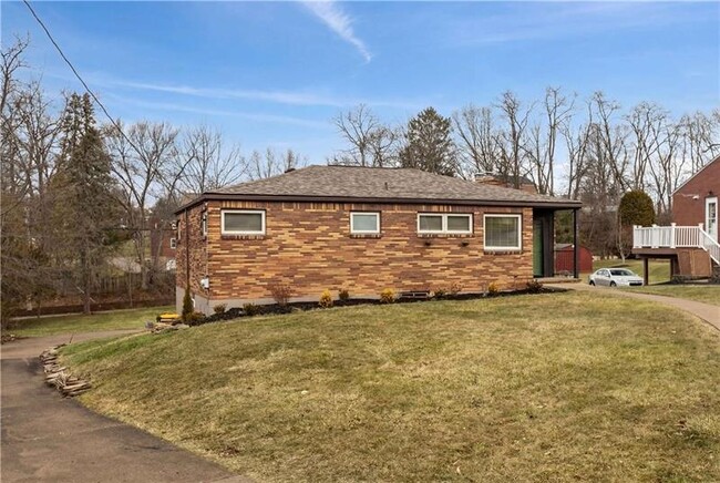 2608 Milford Dr in Bethel Park, PA - Building Photo - Building Photo