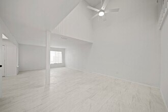 11650 Village Pl Dr in Houston, TX - Building Photo - Building Photo