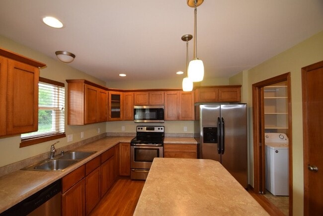 8845 Red Beryl Dr in Middleton, WI - Foto de edificio - Building Photo