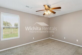 1346 N Curtis Ct in Wichita, KS - Building Photo - Building Photo
